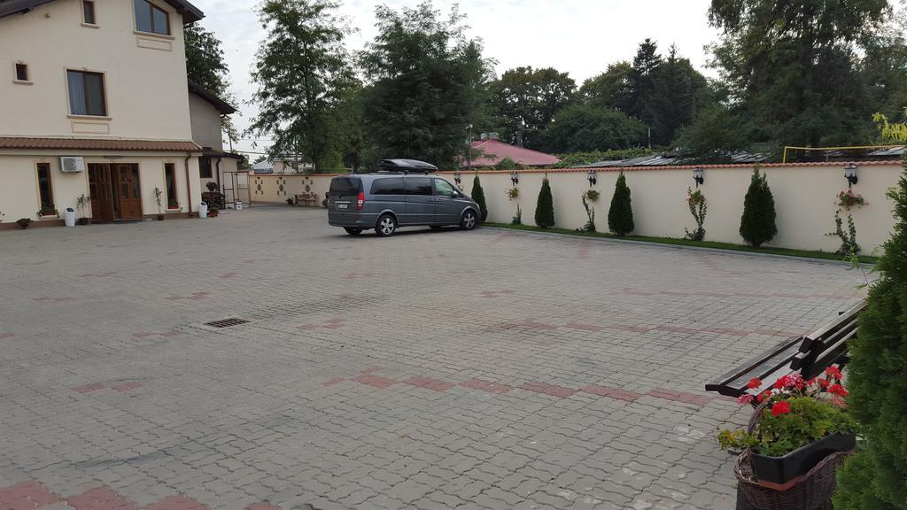 Pensiunea Romeo Tecuci Экстерьер фото