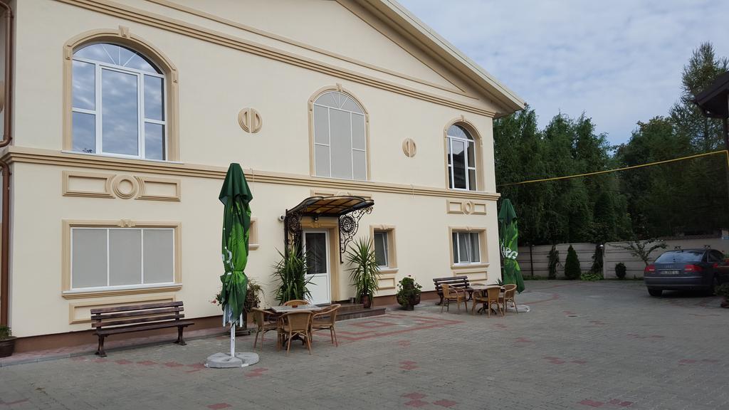 Pensiunea Romeo Tecuci Экстерьер фото